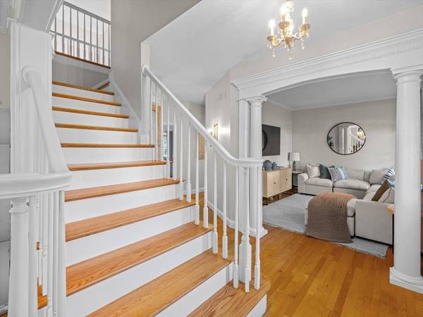 7 Holman Heights Cir, Shrewsbury, MA 01545