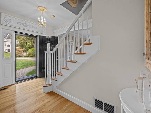 7 Holman Heights Cir, Shrewsbury, MA 01545