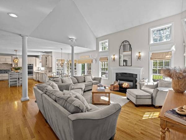 7 Holman Heights Cir, Shrewsbury, MA 01545