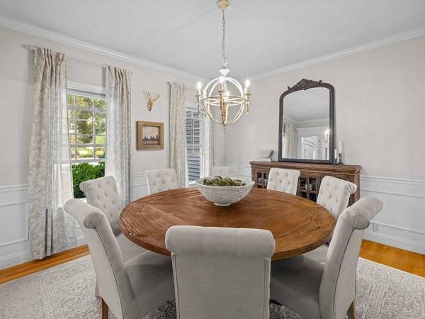 7 Holman Heights Cir, Shrewsbury, MA 01545