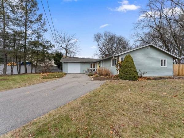 15 Rosslare Rd, Framingham, MA 01701