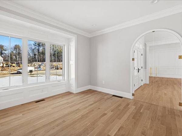 10 Lorenzo Drive, Southborough, MA 01772