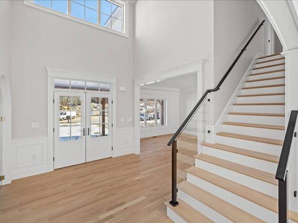 10 Lorenzo Drive, Southborough, MA 01772