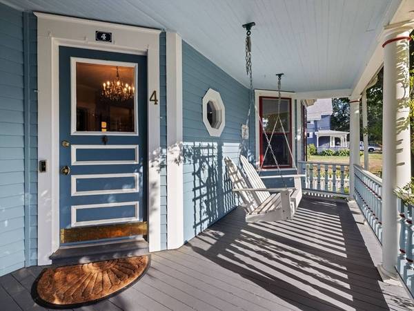 4 Latisquama Rd, Southborough, MA 01772