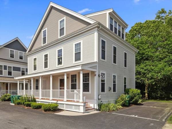 5 Honora Ln #5, Bourne, MA 02532