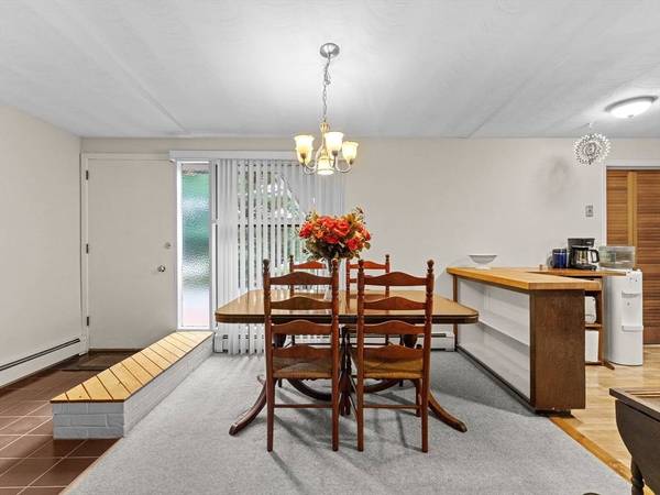 16 Sheffield Rd, Framingham, MA 01701