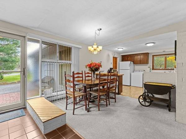 16 Sheffield Rd, Framingham, MA 01701