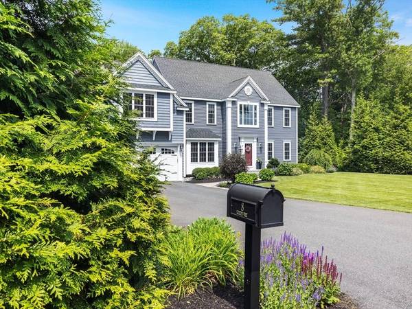 8 Leeds Way, Southborough, MA 01772
