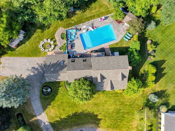 2 Foley Dr, Southborough, MA 01772