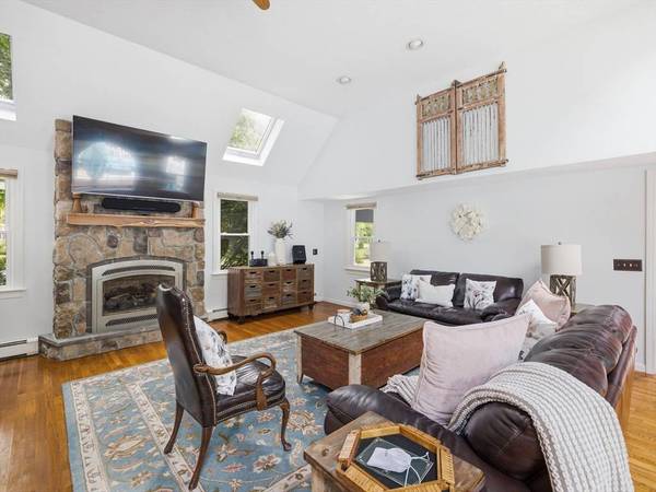 2 Foley Dr, Southborough, MA 01772