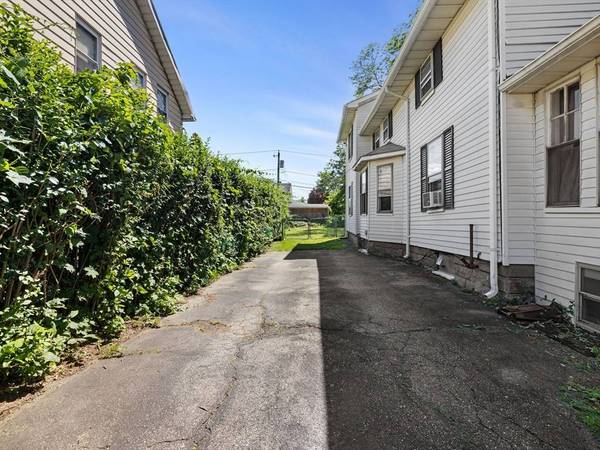 17 Tampa St, Worcester, MA 01604