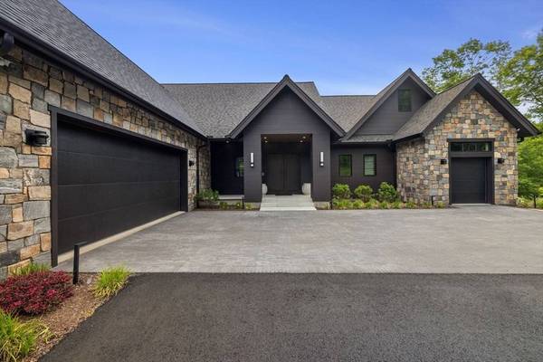 1 Confidential Avenue, Belchertown, MA 01007