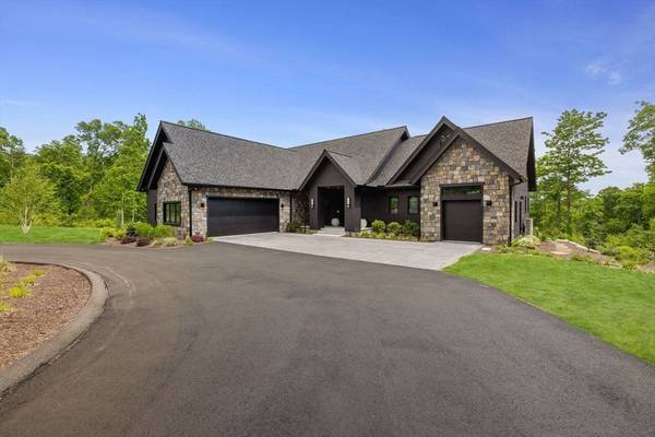 1 Confidential Avenue, Belchertown, MA 01007