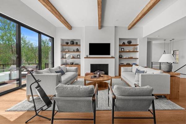 1 Confidential Avenue, Belchertown, MA 01007