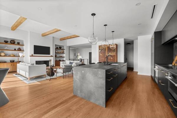 1 Confidential Avenue, Belchertown, MA 01007