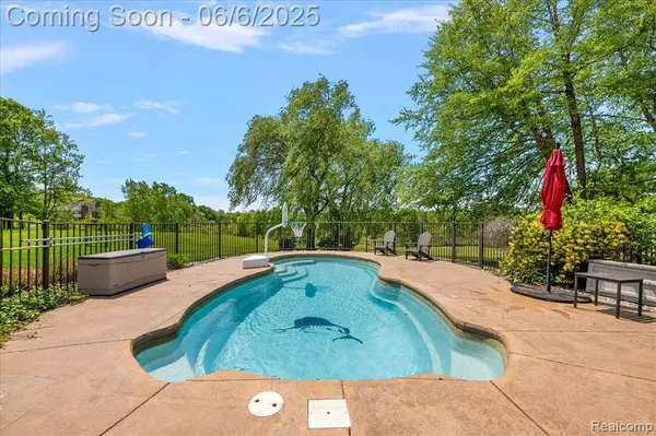 5847 Majestic Oaks Drive, Commerce Twp, MI 48382