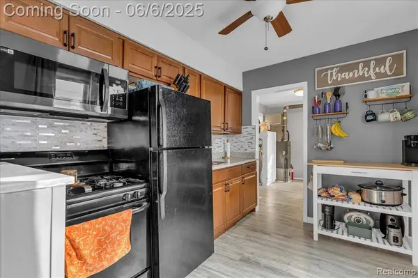 2180 Morris Avenue, Lincoln Park, MI 48146