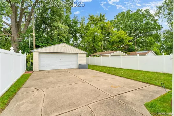 24368 Hopkins Street, Dearborn Heights, MI 48125