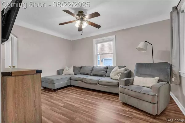 24368 Hopkins Street, Dearborn Heights, MI 48125