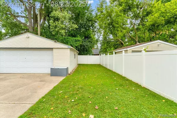 24368 Hopkins Street, Dearborn Heights, MI 48125