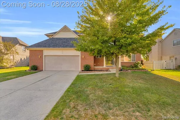 15565 Applewood Lane, Southgate, MI 48195