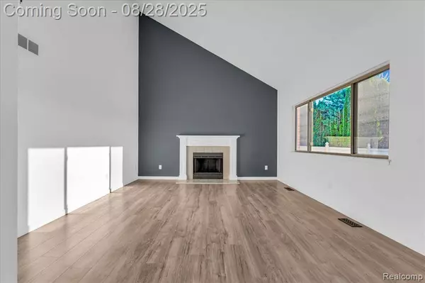 15565 Applewood Lane, Southgate, MI 48195