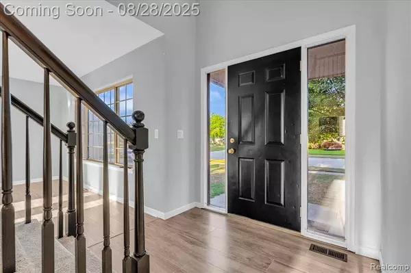 15565 Applewood Lane, Southgate, MI 48195