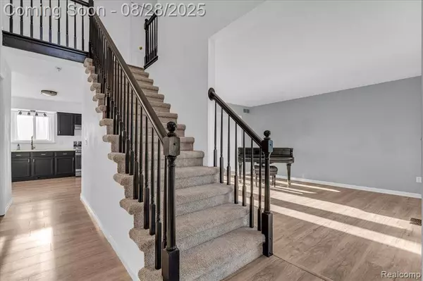 15565 Applewood Lane, Southgate, MI 48195