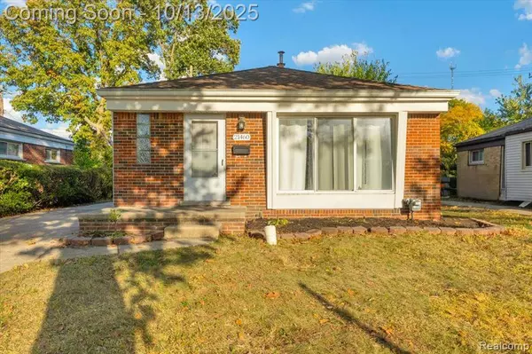 21460 Parklawn Street, Oak Park, MI 48237