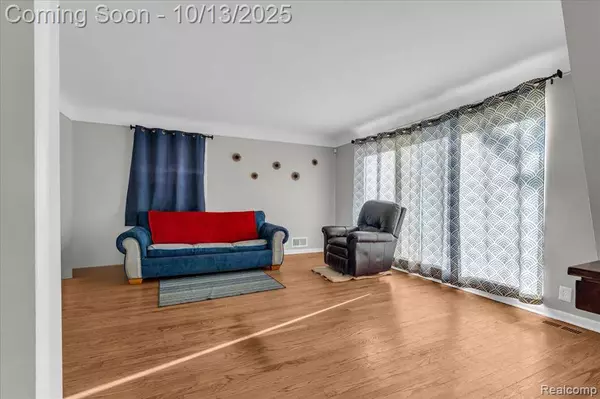 21460 Parklawn Street, Oak Park, MI 48237