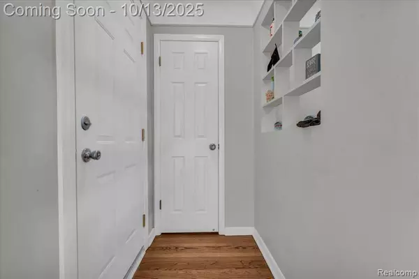 21460 Parklawn Street, Oak Park, MI 48237