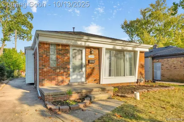 21460 Parklawn Street, Oak Park, MI 48237