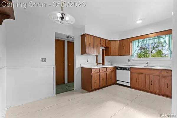 2600 Grange RD, Trenton, MI 48183