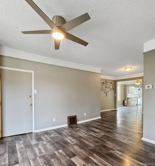 447 SYCAMORE ST #1, Wyandotte, MI 48192