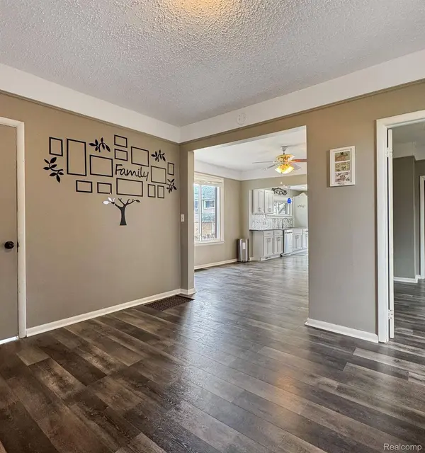 447 SYCAMORE ST #1, Wyandotte, MI 48192