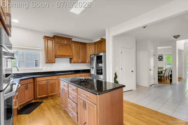 1143 Polo DR, Southfield Township, MI 48178