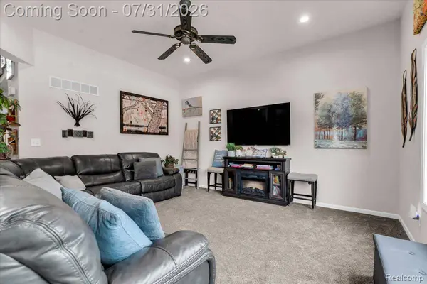23990 Pennington LN, Brownstown Charter Township, MI 48134