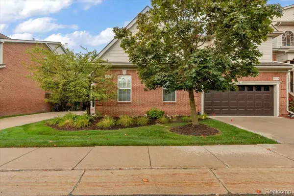 37525 Newburgh Park CIR, Livonia, MI 48152