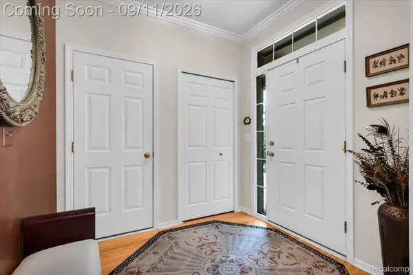 37525 Newburgh Park CIR, Livonia, MI 48152