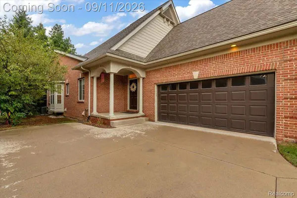 37525 Newburgh Park CIR, Livonia, MI 48152