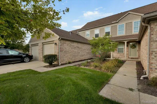 3947 Hunters CIR E, Originalcity, MI 48188