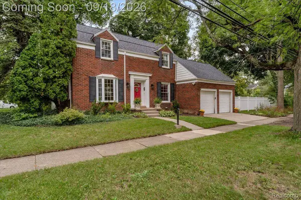 27250 Santa Barbara DR, Lathrup Village, MI 48076