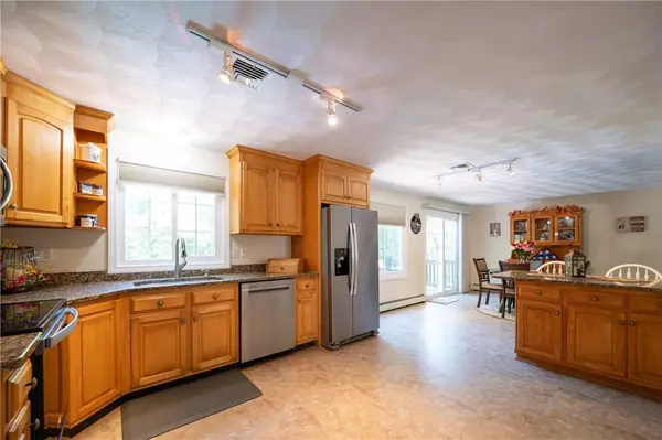 100 Whitney LN, Burrillville, RI 02858