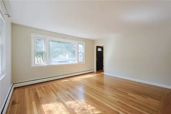 83 Vincent AVE, North Providence, RI 02904