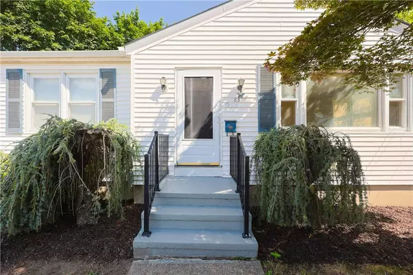 83 Vincent AVE, North Providence, RI 02904