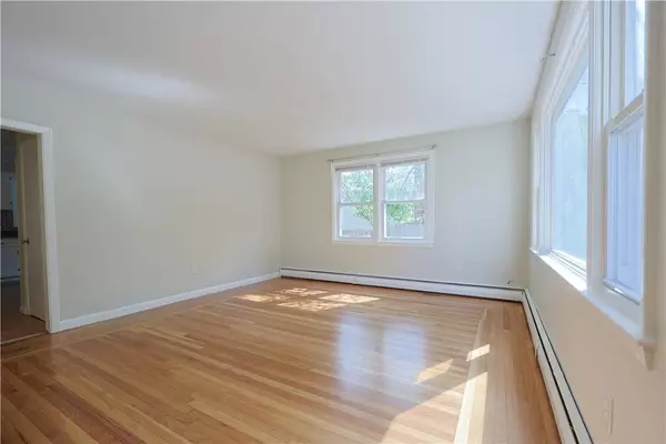 83 Vincent AVE, North Providence, RI 02904