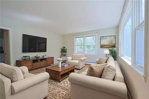 83 Vincent AVE, North Providence, RI 02904