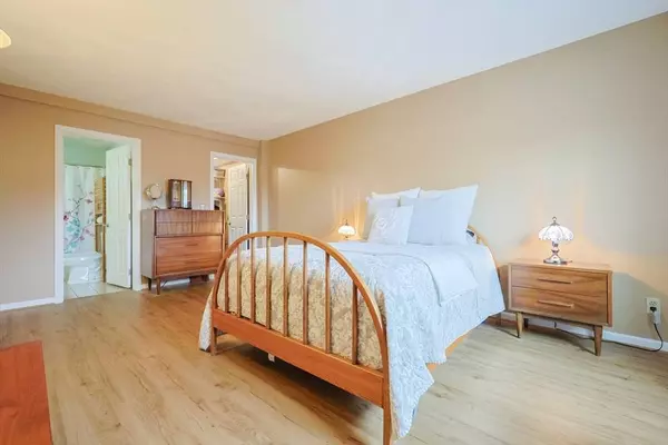 68 N Washington St #210, North Attleboro, MA 02760