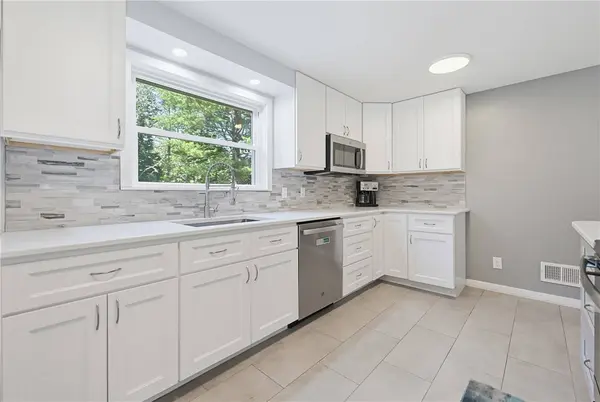15 Austin DR, Cumberland, RI 02864
