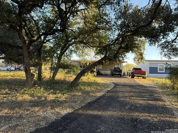 137 VIRIDIAN VW, Pleasanton, TX 78064